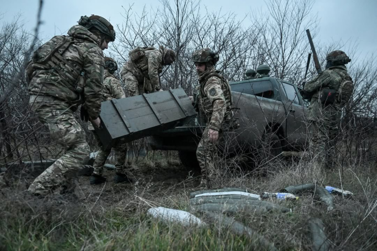 SUA reiau anumite livrări de arme către Ucraina
