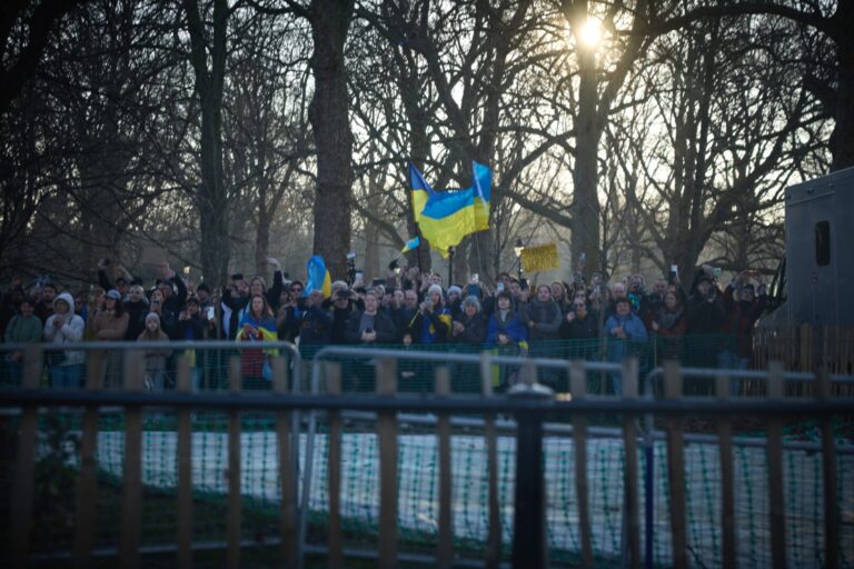 Mai mult de jumătate dintre ucraineni se opun retragerii trupelor din Donbas în schimbul garanțiilor de securitate