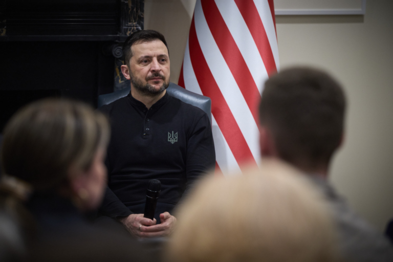 Diplomat britanic: Echipa Casei Albe „i-a întins o cursă” lui Volodimir Zelenski în Biroul Oval