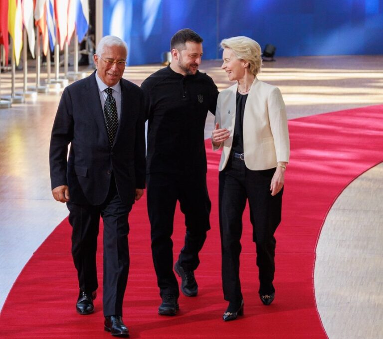 Ursula von der Leyen: „Europa se confruntă cu un pericol clar şi prezent. Astăzi se scrie istorie” / Liderii UE au aprobat planul de înarmare a Europei