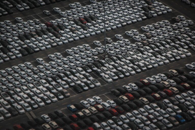 „Smart-killerii” chinezi de Tesla. Producătorii se apropie de „momentul ChatGPT” în condusul autonom