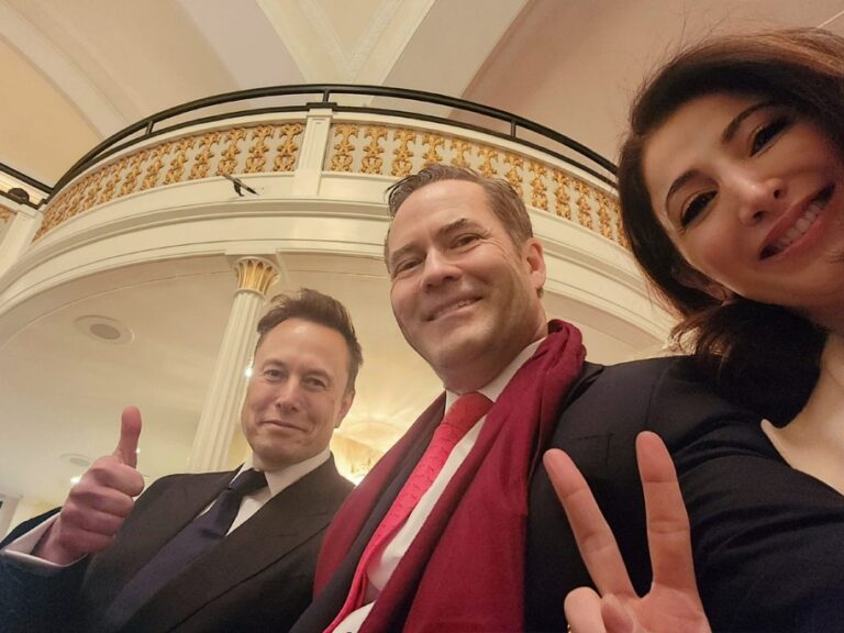 POLITICO | Viitorul lui Waltz, în cumpănă: „Toată lumea de la Casa Albă poate fi de acord cu un singur lucru: Mike Waltz este un idiot nenorocit”