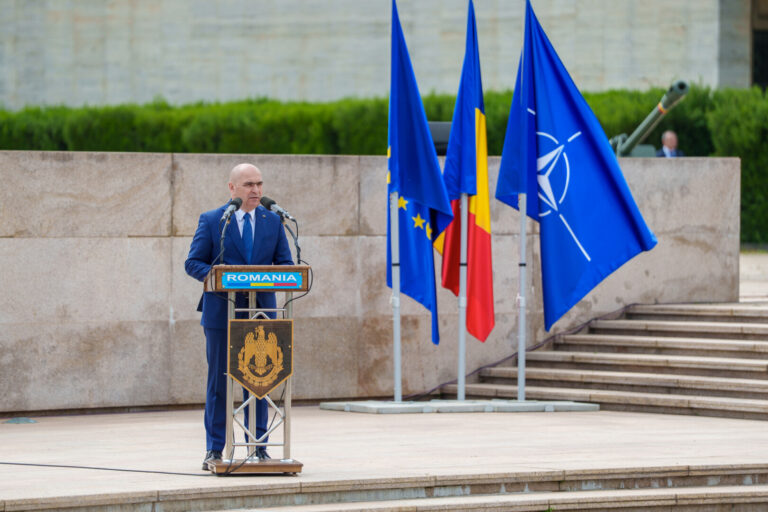 Bolojan: Este nevoie să continuăm modernizarea Armatei române
