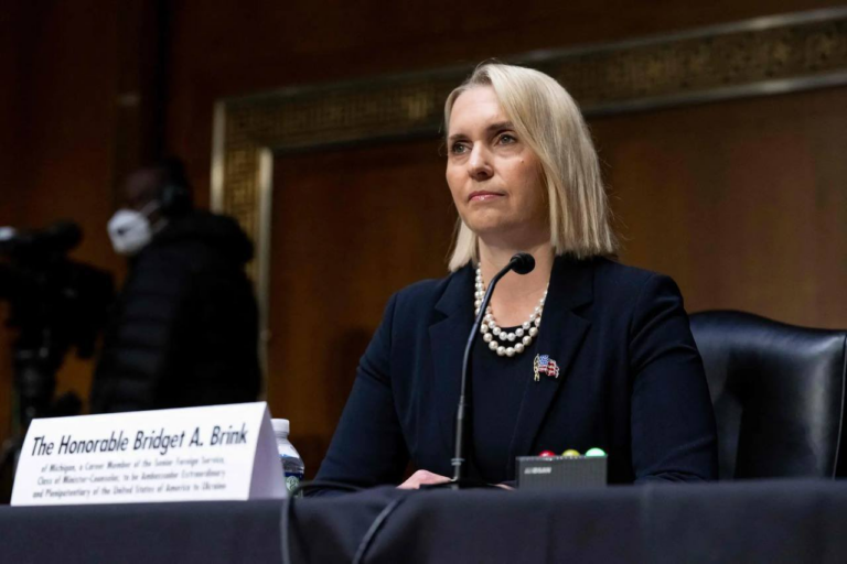 Administraţia Trump va numi un alt ambasador în Ucraina. Bridget Brink se retrage din funcţie