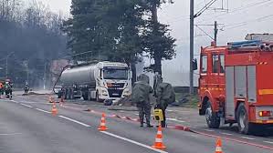 Amendă de 10.000 de lei pentru firma care deţine cisterna din care s-au produs scurgeri de acid sulfuric, pe DN 1, la Comarnic