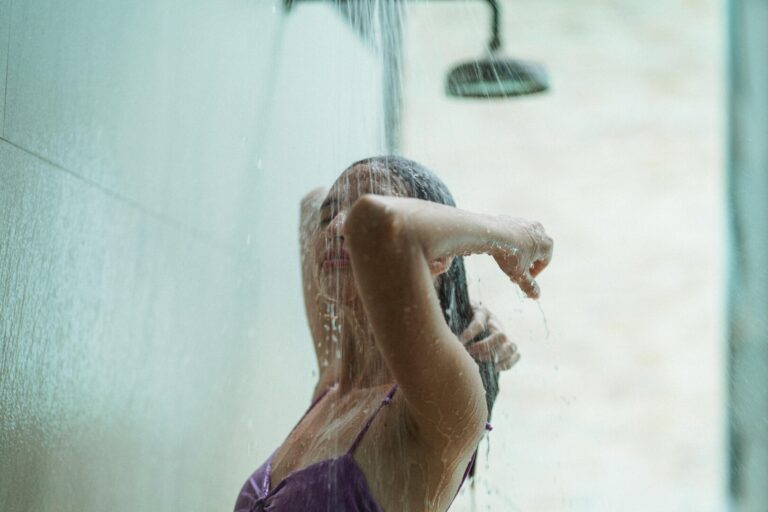 ”Make America’s showers great again”: Trump a semnat un ordin executiv pentru ridicarea restricţiilor de debit în cazul capetelor de duş – norme impuse de democraţi pentru a limita consumul de apă