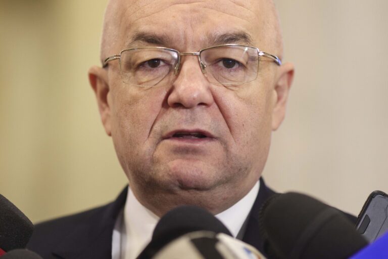 Emil Boc, mesaj pentru clujeni: Mare grijă la alegerile de duminică. Să nu mă trimiteţi la Putin să-mi dea bani de centură, că nu mă duc