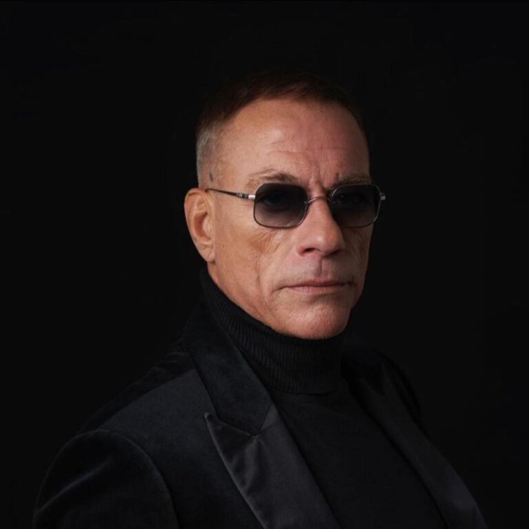 DIICOT face cercetări, în urma unei plângeri în care Jean-Claude Van Damme este acuzat că a beneficiat de servicii sexuale de la cinci fete, exploatate de o grupare patronată de Morel Bolea