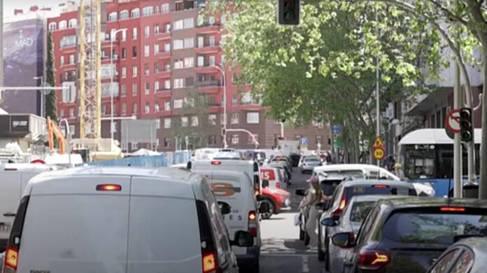VIDEO | Probleme în trafic în principalele orașe spaniole, din cauza penei de curent. Aglomerație în supermarketuri