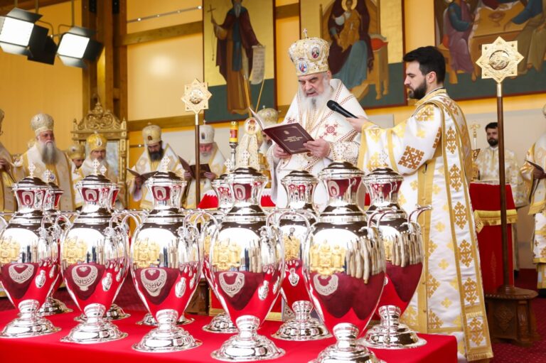 S-a sfințit Marele Mir / Patriarhul Daniel: Acest mir reprezintă o credință puternică