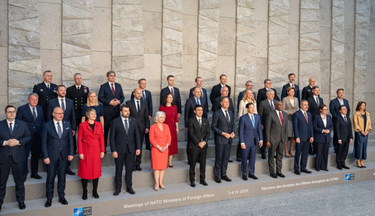 Incertitudinea legată de perspectivele unei păci în Ucraina a marcat atmosfera în jurul reuniunii ministeriale a NATO