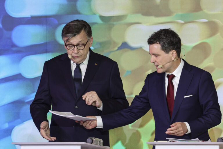 Nicușor Dan publică documentele semnate de Crin Antonescu privind instrăinarea bazelor sportive