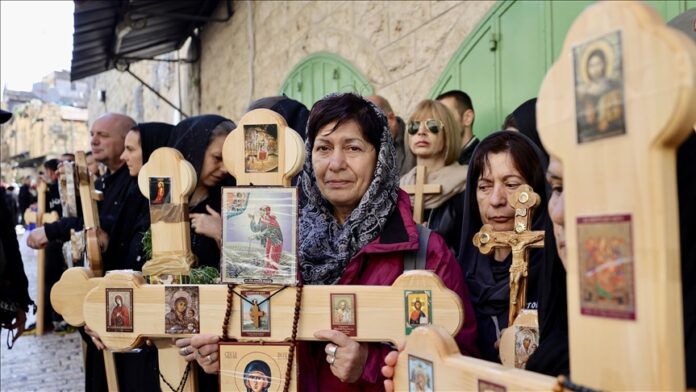 Mii de persoane participă la procesiunea Drumul Crucii din Ierusalim