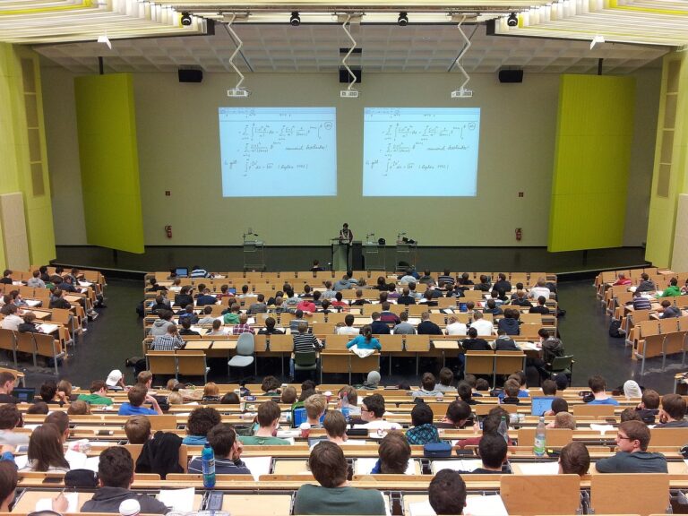 Guvernul Trump anunţă că va începe să recupereze datoriile studenţeşti neplătite. Sunt vizate cinci milioane de persoane