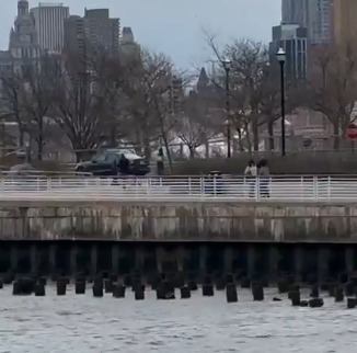 Şase morţi la New York, în urma prăbuşirii unui elicopter în râul Hudson, în largul Manhattanului