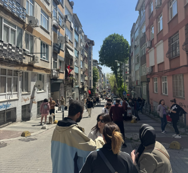 Turcia: Peste 150 de răniţi după cutremurul produs în apropiere de Istanbul