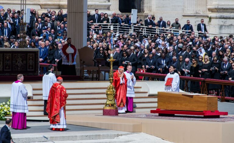 Calea pentru alegerea unui nou Suveran Pontif, deschisă după funeraliile Papei Francisc