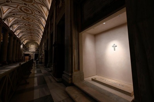Mormântul Papei Francisc din bazilica Santa Maria Maggiore, deschis publicului