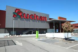 Auchan închide 25 de supermarketuri în Spania şi concediază peste 700 de angajaţi
