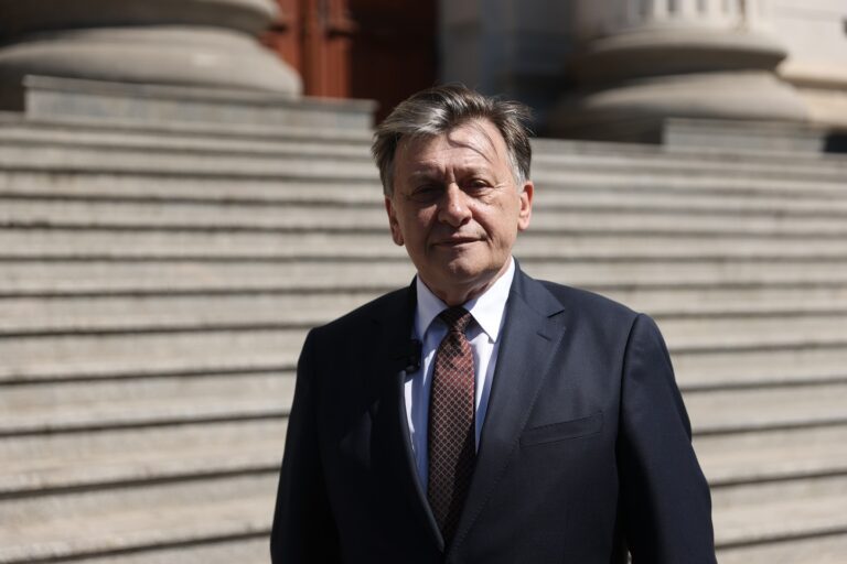 Crin Antonescu, atac la adresa candidaților calificați în turul 2 al prezidențialelor