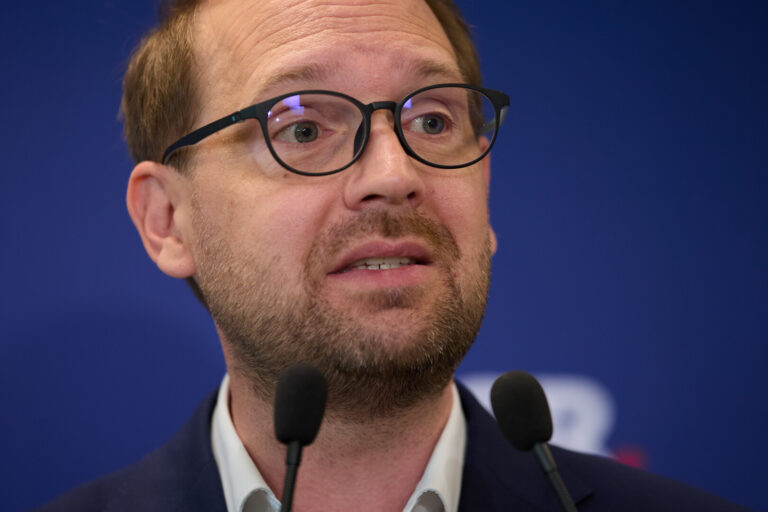 Preşedintele USR, Dominic Fritz, după votarea moțiunii împotriva ministrului Mediului: Diana Buzoianu nu pleacă nicăieri. Rămânem în coaliţie!