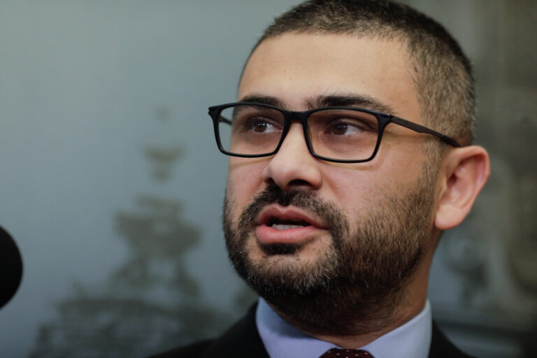 Un ministru PSD refuză să comenteze alierea cu AUR pentru moțiune