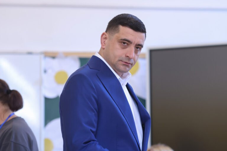 Context.ro: George Simion, fost protestatar anti-Roșia Montană, primește sfaturi politice pe telefon de la o femeie de afaceri cu interese în industria minieră