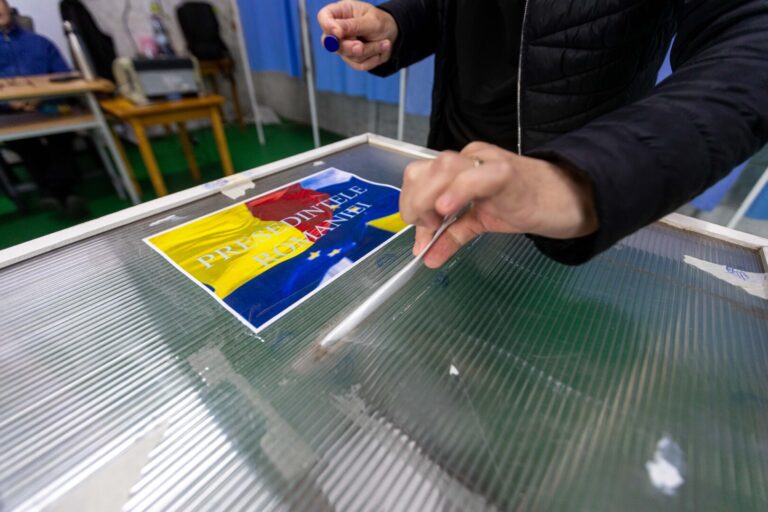 Prezența la vot în timp real. Mult mai mulți români la urne decât în primul tur