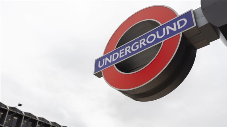 O pană masivă de curent paralizează metroul londonez