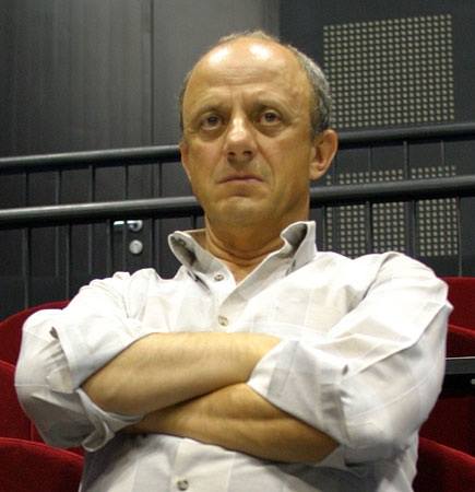 Piesă de teatru în care urma să joace Mihai Mălaimare, anulată la Iaşi, după ce actorul a scris pe Facebook: Turul II vine ca un val imens şi veţi ajunge în canal, sau la canal!
