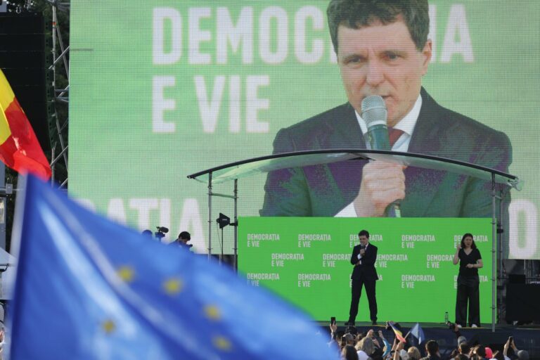 ALEGERI PREZIDENȚIALE 2025 | Nicușor Dan, mesaj pentru unitate adresat susținătorilor la mitingul ”România în lumină”