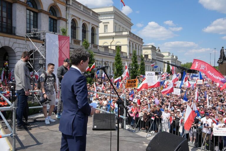 Nicușor Dan, la mitingul electoral din Varșovia: În România, oamenii au respins izolaţionismul şi influenţa rusă / Credeți în victoria voastră, cum noi am crezut în victoria noastră
