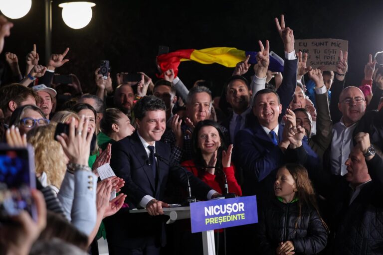 Nicuşor Dan: E timpul să luptăm pentru o singură Românie