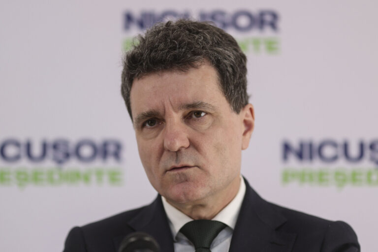 Nicuşor Dan a semnat o hârtie pe care a scris că, dacă va fi preşedinte, TVA nu va creşte în mandatul său