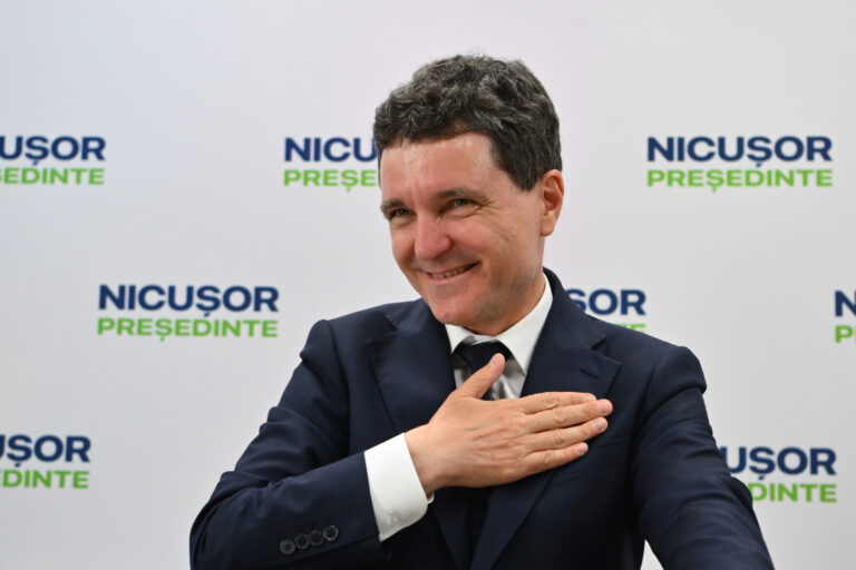 Universitatea Sorbona: Nicuşor Dan întruchipează succesul unei cariere academice franco-române. Universitatea este încântată să îl enumere pe noul preşedinte al României printre foştii săi doctoranzi