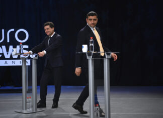 FT | Matematician vs ex-huligan. Cândva model al unei Uniuni Europene extinse, România a devenit o parabolă a populismului