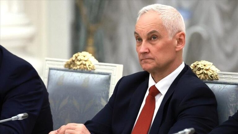 Vladimir Putin l-a demis pe comandantul Forțelor terestre ale armatei ruse, înaintea negocierilor directe cu ucrainenii la Istanbul