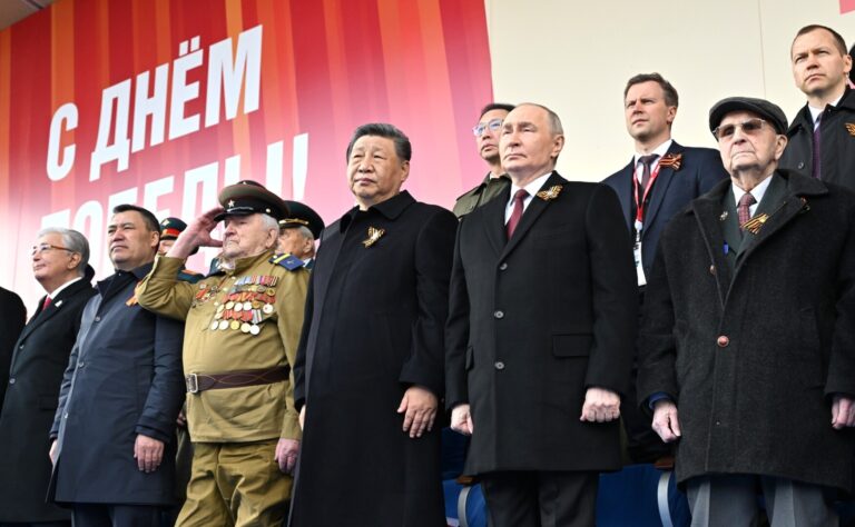 Xi folosește summitul, parada și istoria pentru a etala influența globală a Chinei