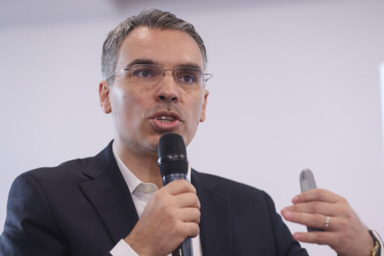 Sociolog: În acest moment, nu avem niciun partid al coaliţiei cu un scor de peste 20%. La fel de adevărat, niciunul nu are sub 10%, cu excepţia UDMR
