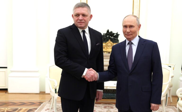 AFP: Putin îi ordonă premierului slovac Fico, într-o întâlnire la Beijing, să taie livrările de energie Ucrainei