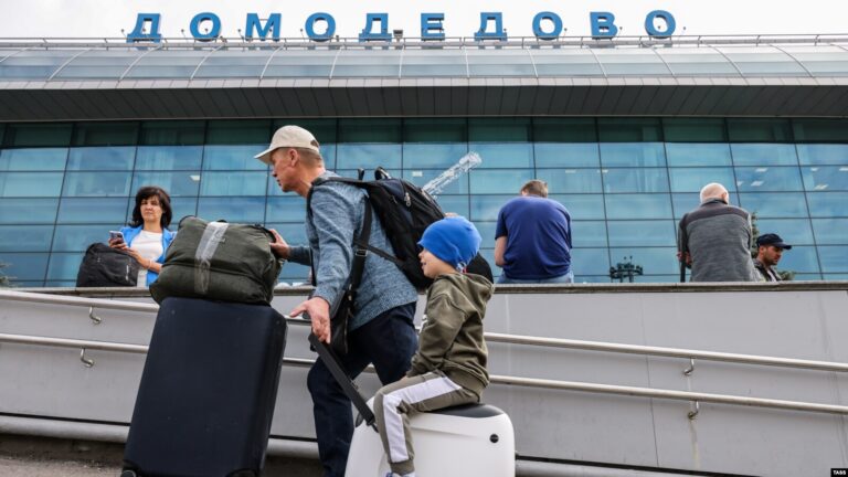 Pe aripile războiului: aeroporturile din Rusia, închise la o rată-record în 2025