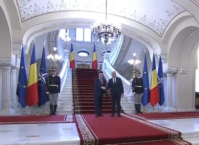 Nicușor Dan a preluat de la Ilie Bolojan mandatul de președinte al României