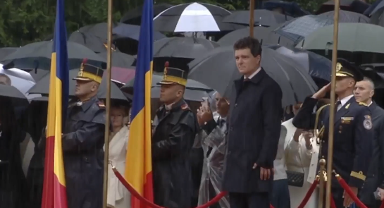 Ceremonie militară pentru învestirea președintelui, la Palatul Cotroceni