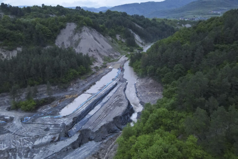 Creştere a salinităţii în Târnava Mică, după inundarea Salinei Praid. Apa nu mai este potabilă / Stare de alertă în mai multe localităţi din Mureș
