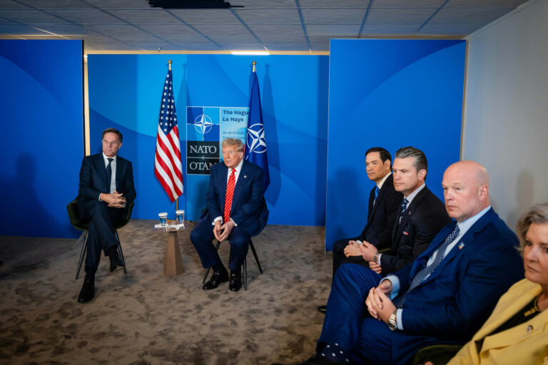Trump și bumerang. Dezavantajele Americii de pe urma înarmării până în dinți a Europei