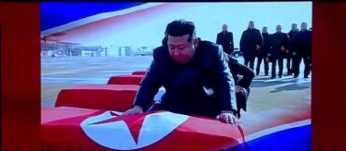 VIDEO | Ceremonie la Phenian: Kim Jong-Un a acoperit cu drapelul național sicrie ale soldaților nord-coreeni uciși în luptele împotriva Ucrainei