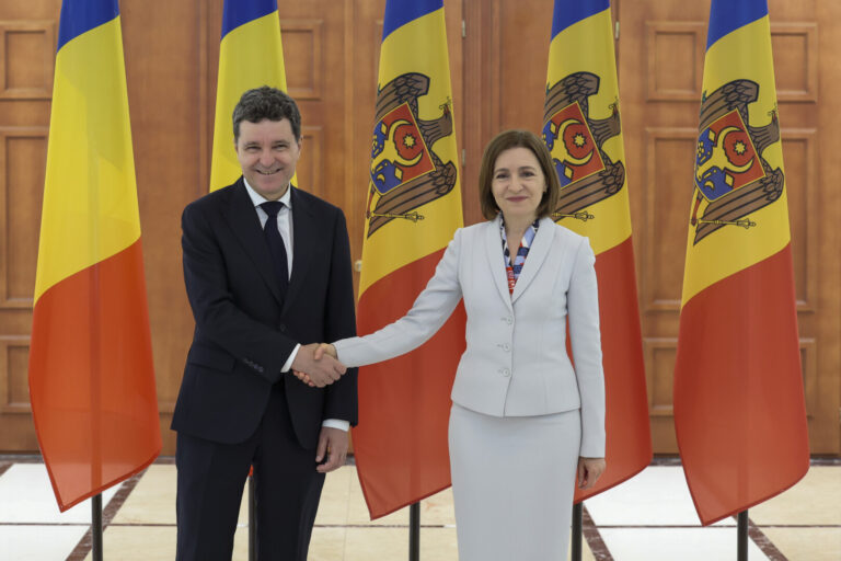 Maia Sandu participă duminică la Sfinţirea picturii Catedralei Naţionale