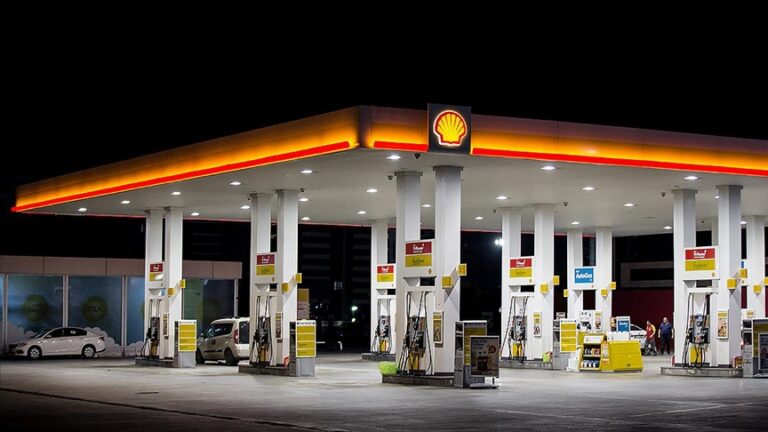 Shell ar putea prelua BP: discuţii preliminare între giganţii petrolieri, potrivit Wall Street Journal; Acţiunile BP au urcat cu 7%