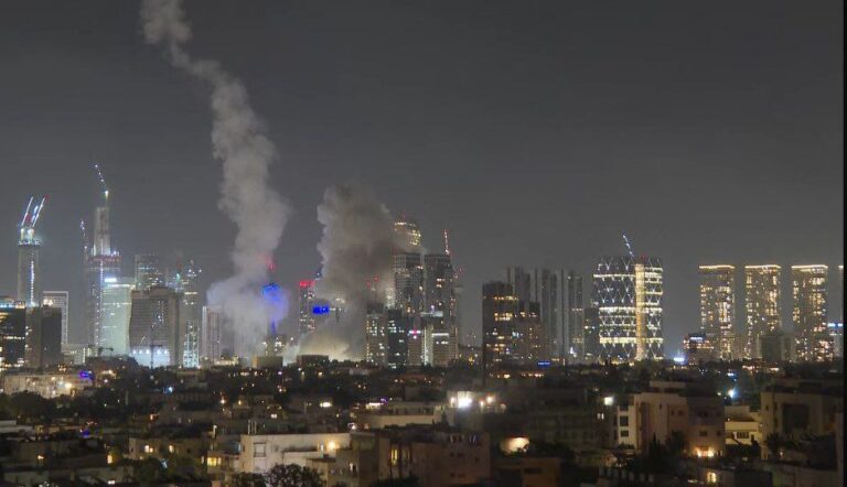 Atac cu rachete balistice iraniene în Israel / Două persoane, ucise în apropiere de Tel Aviv