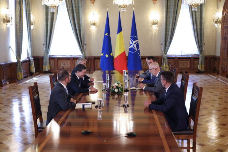 Nicuşor Dan, la consultările cu UDMR: Mulţumim pentru prezenţă şi pentru toate săptămânile astea de discuţii / Kelemen Hunor: Îl susţinem pe Bolojan, dacă va fi nominalizat
